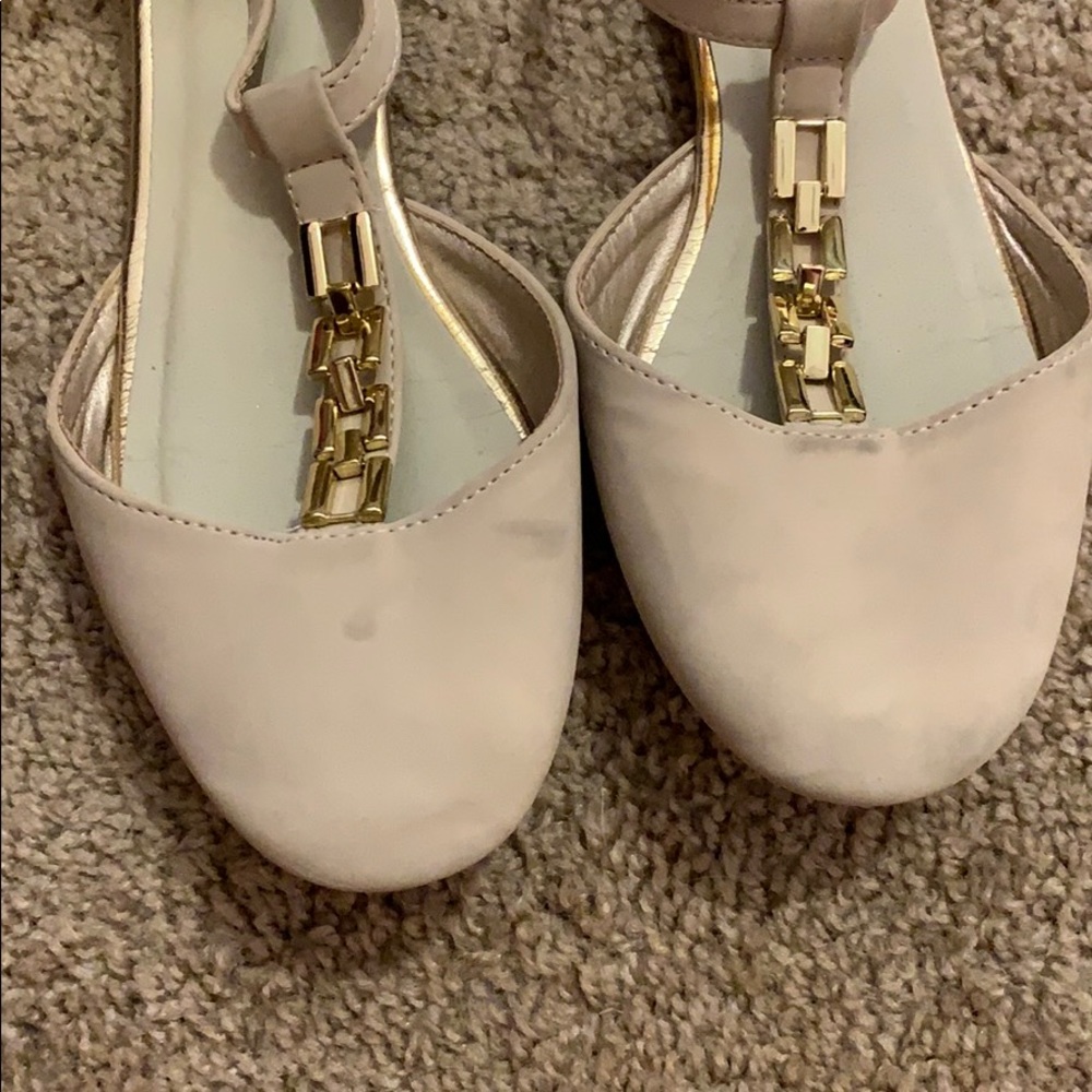 Flats - Picture 2 of 4